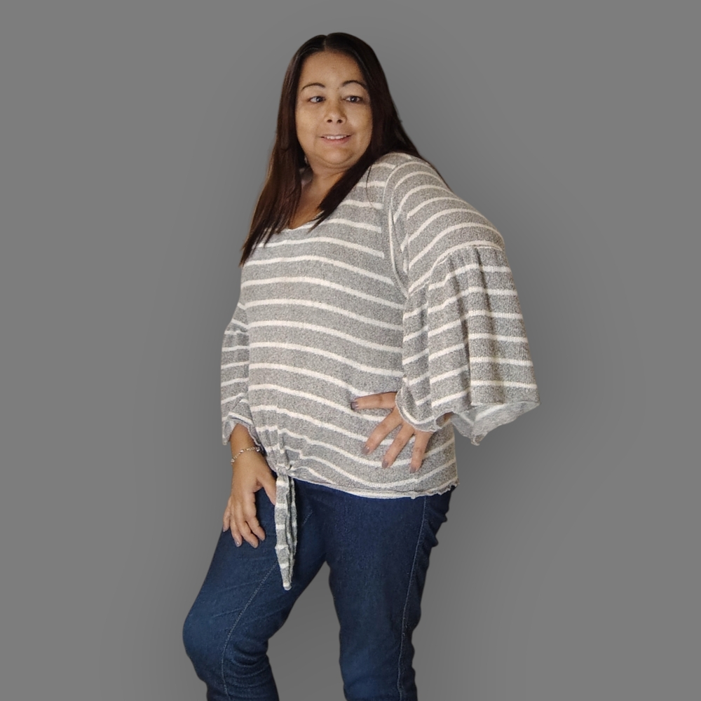 Lavender Field Women's Large Textured Knit Top in Gray and Cream Bell Sleeve